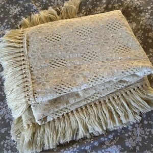 Vintage shabby chic king crochet lace coverlet & 3 standard sham pillowcases